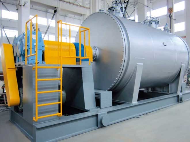 Rake vacuum dryer